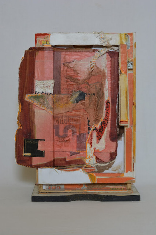 Szent család (Nórák IV.), 2007.2008, (hátulnézet), íróasztalfiók, vegyes technika, 51 x 38 x 23 cm.