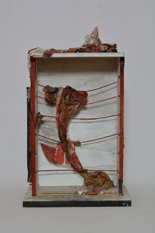 Nórák V., 2007-2008, (hátulnézet), íróasztalfiók, vegyes technika, 53 x 34 x 23 cm.